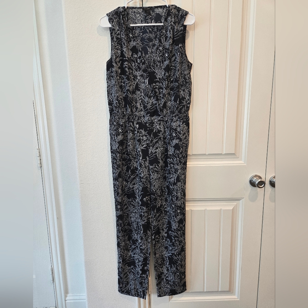 Ann Taylor Black‎ and White Patterned Garment